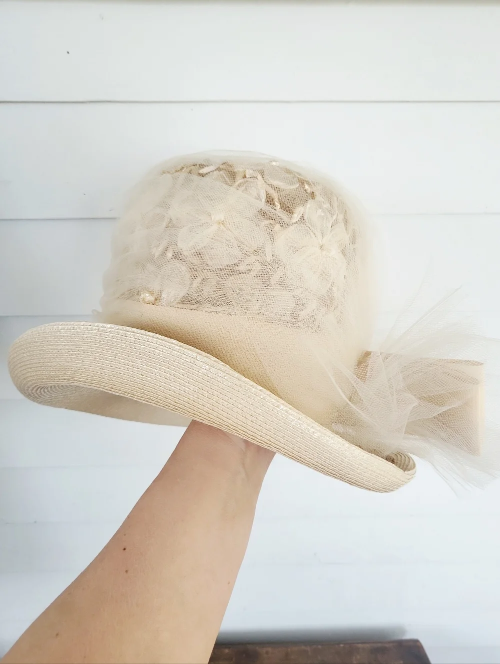 Vintage 60's Beige Floral Tulle Brim Cloche Hat ~Kentucky Derby~Garden Party - Picture 15 of 16